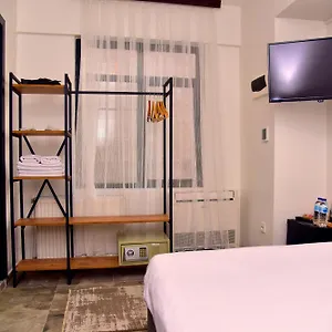 Hotel Mates Port